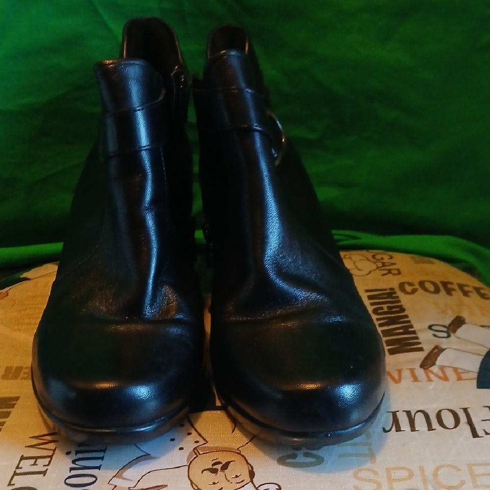Naturalizer Black Ankle Booties